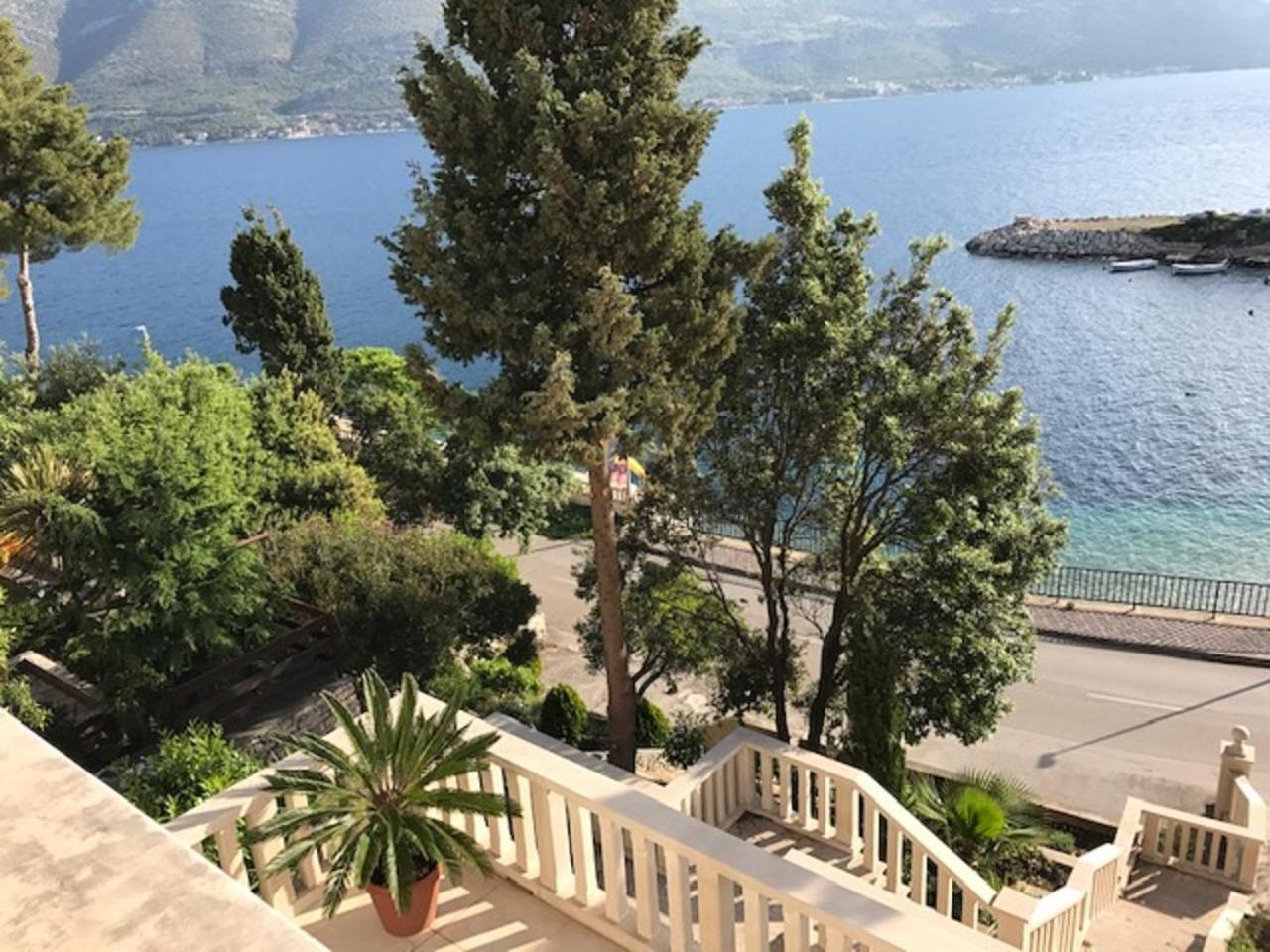 Villa Jade Apartments Front Row Sea View - Walk To Korcula Old Town Medvinjak Luaran gambar